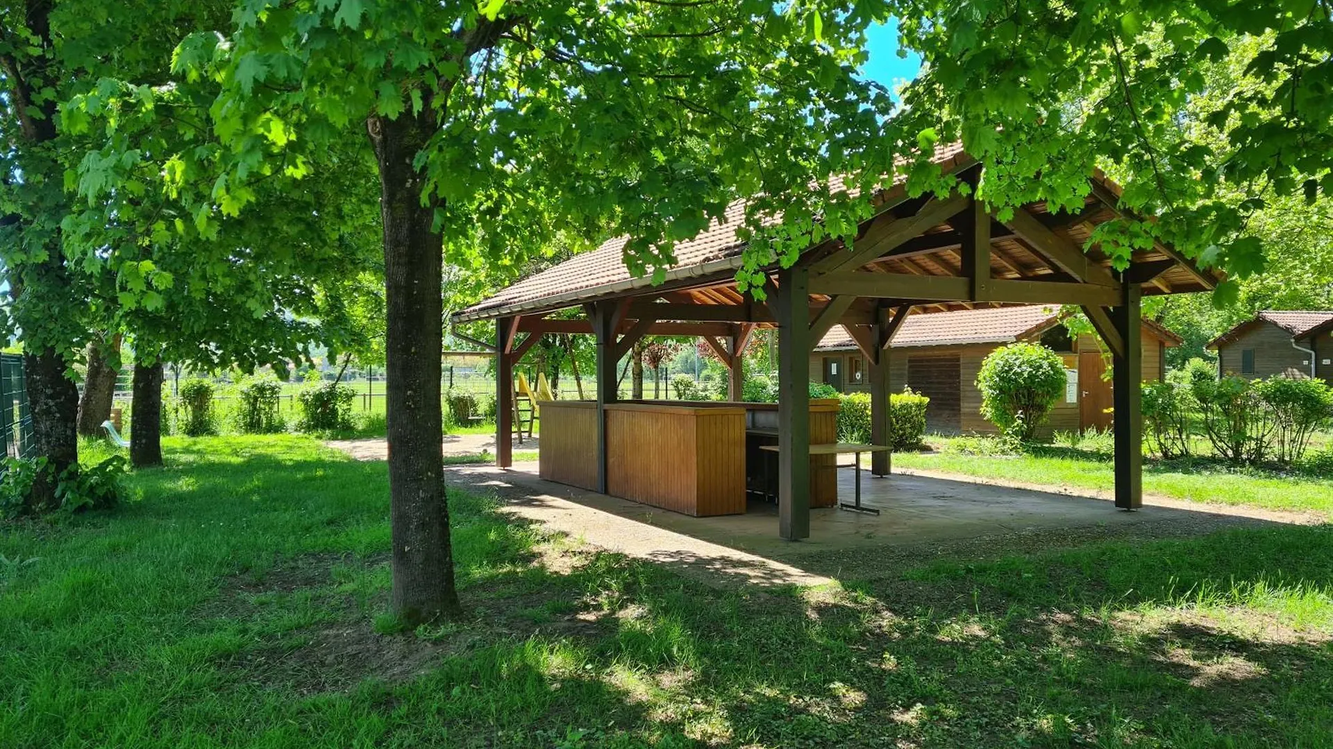 Les Chalets Guinguette Capdenac-Gare Campsite